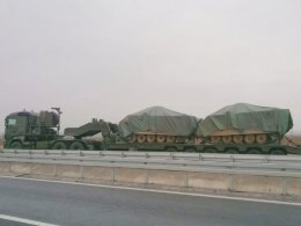 Sınıra askeri sevkiyat sürüyor