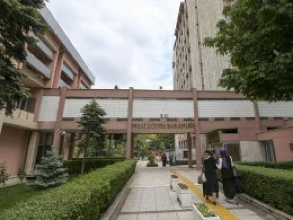 'Danıştay'ın öğrenci andı kararı kesin değil'