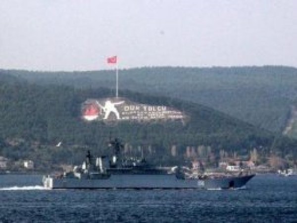 Rus savaş gemisi Çanakkale Boğazı'ndan geçti