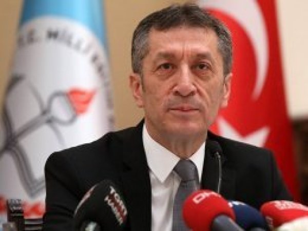 Bakan Selçuk: Yabancı dil neden zorunlu olsun?