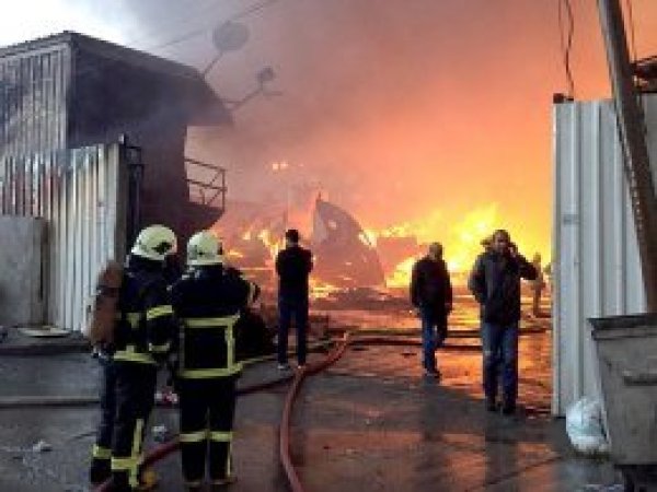 Esenyurt'taki yangın kontrol altına alındı