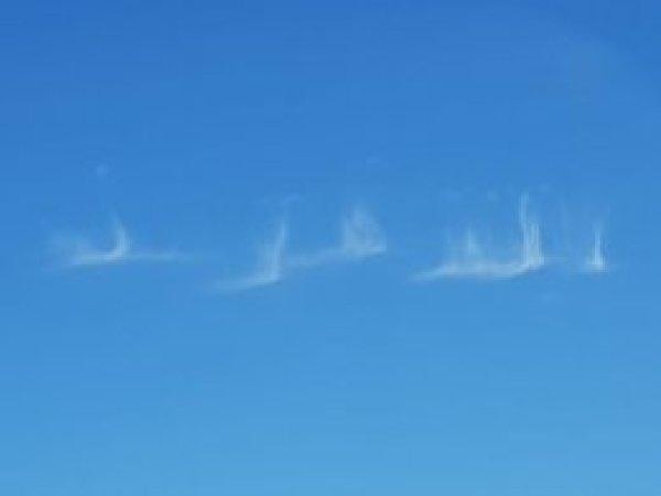 Suriye sınırında bulutlardan 'Allah Azim' yazısı belirdi