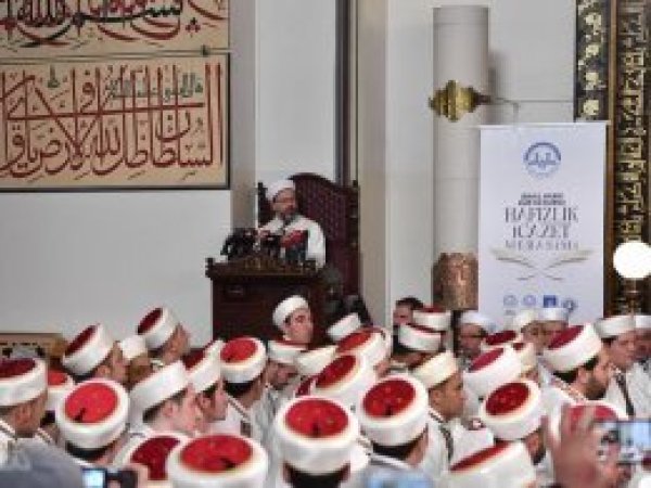 'Kur'an-ı Kerim'i hem okuyacağız hem yaşayacağız'