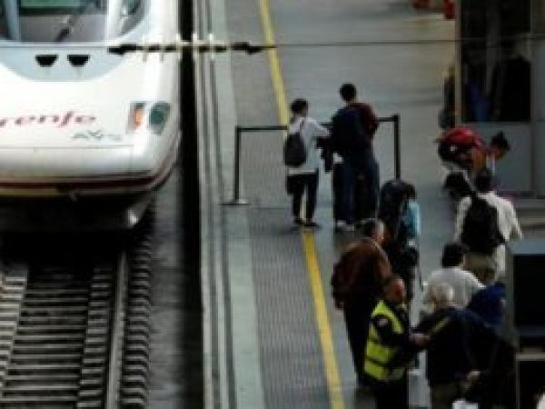 Barselona ve Madrid'e tren istasyonları boşaltıldı