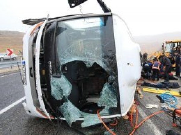 Malatya'da yolcu midibüsü devrildi: 7 ölü, 15 yaralı