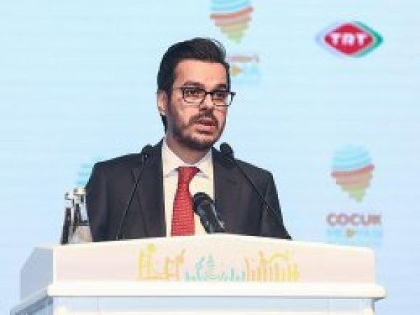 'Çocukların medya akışında kaybolmasına izin vermemeliyiz'