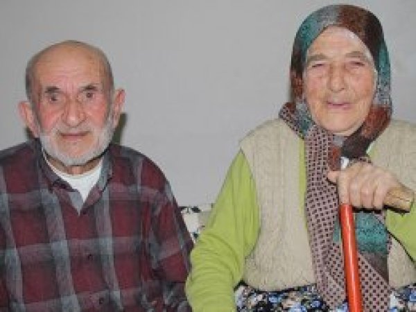Evliliklerinde 80 yılı geride bıraktılar 