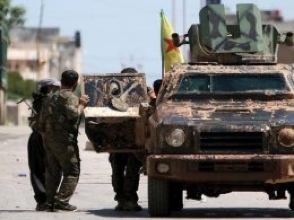YPG Şam yönetimini Menbiç'e davet etti