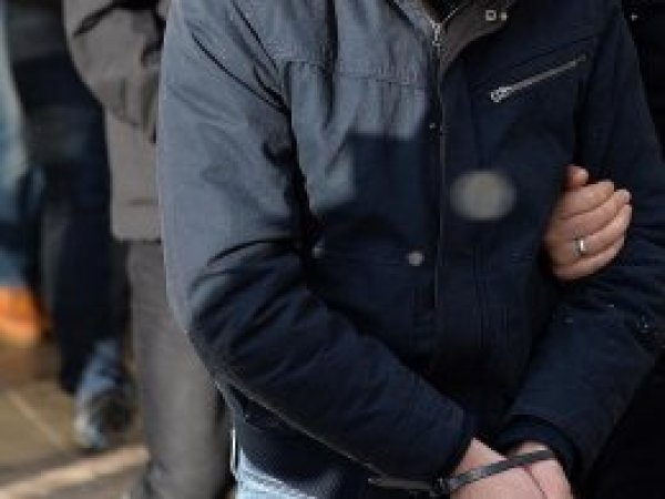 İzmir'de FETÖ/PDY operasyonları