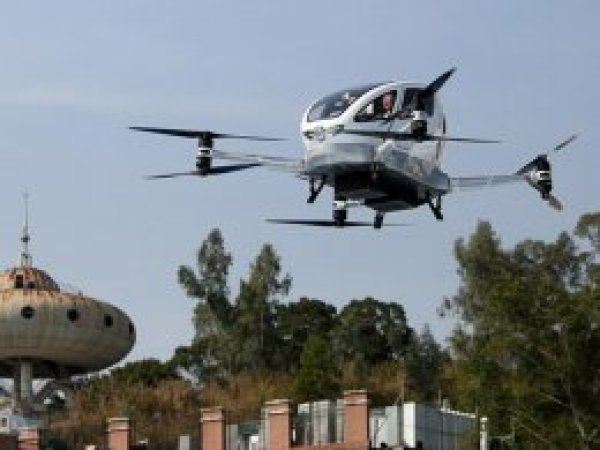 Çin'de drone ile yolcu taşındı