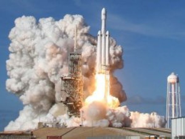 Falcon Heavy rotayı tutturamadı