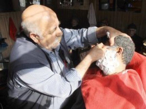 Ustura ve makasla geçen bir ömür