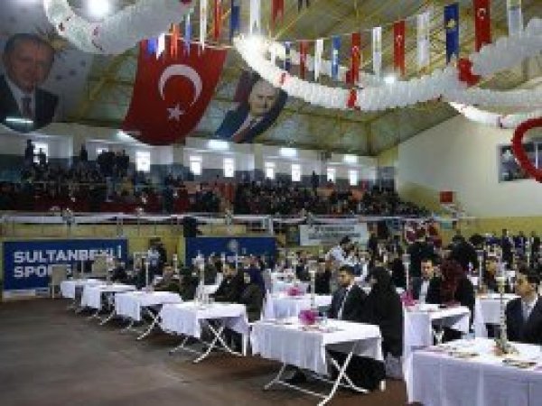 Filistinli 100 çift İstanbul'da dünyaevine girdi