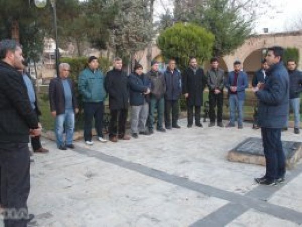 'Şeytan harama baktırmak için her türlü oyuna başvurur'