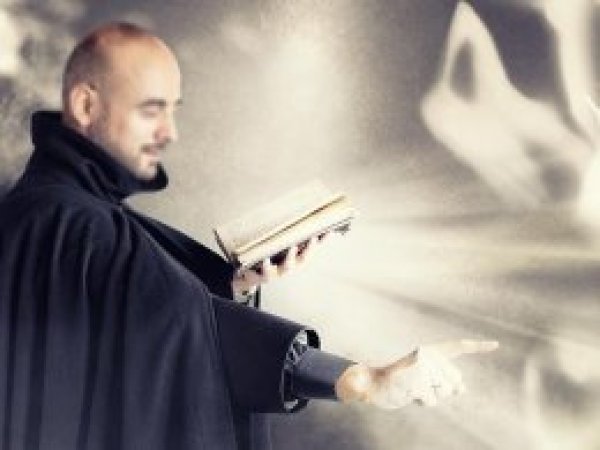 Vatikan 'şeytan çıkarma' taleplerine yetişemiyor