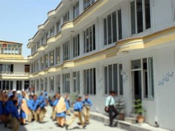 Maarif Vakfı Afganistan'daki FETÖ okullarını devraldı