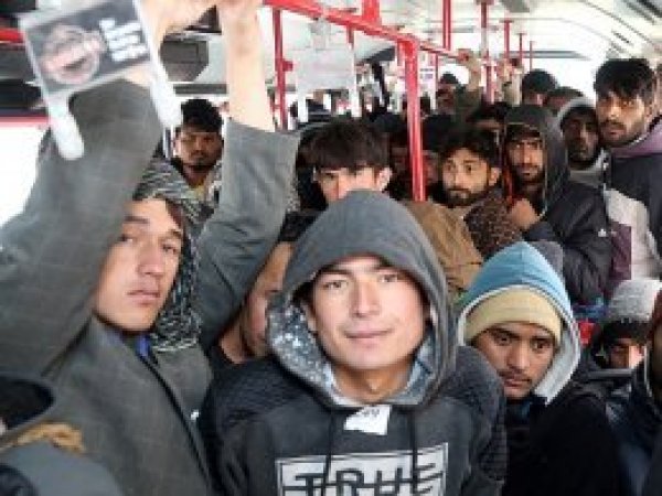46 yolcu kapasiteli otobüste 165 göçmen yakalandı