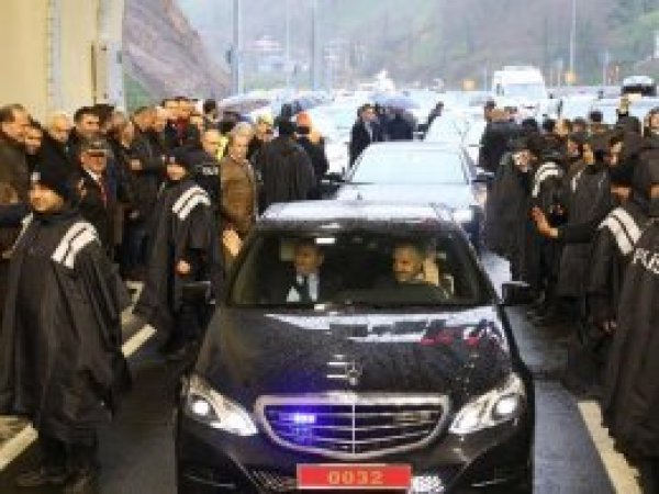 Cankurtaran Tüneli ulaşıma açıldı
