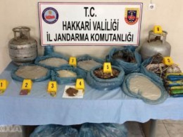 Hakkâri'de çok miktarda patlayıcı ele geçirildi