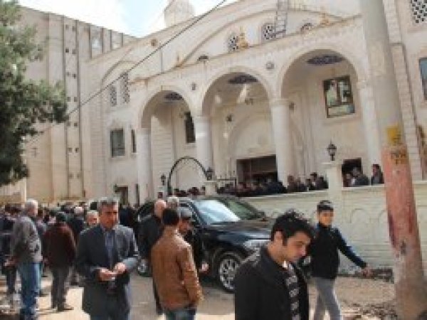 Kızıltepe'de 3 katlı bin 500 kapasiteli cami ibadete açıldı