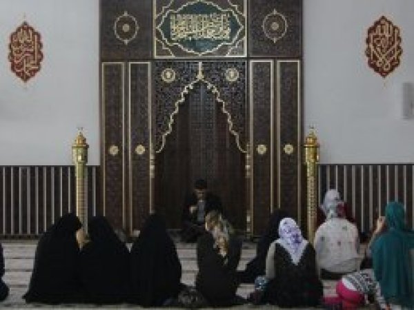 'Kadınlara itibarını İslam vermiştir'