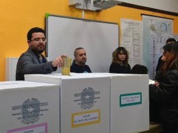 İtalya'da sandık çıkış anketinden merkez sağ ittifakı çıktı