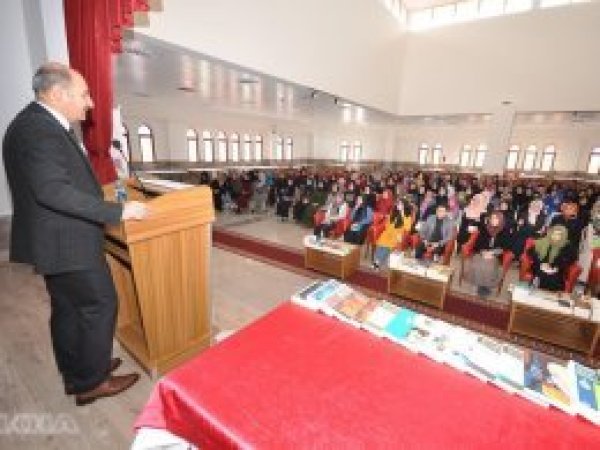 'Zengin düşünsel bir alt yapıya sahip olabilmenin tek yolu kitap okumaktır'