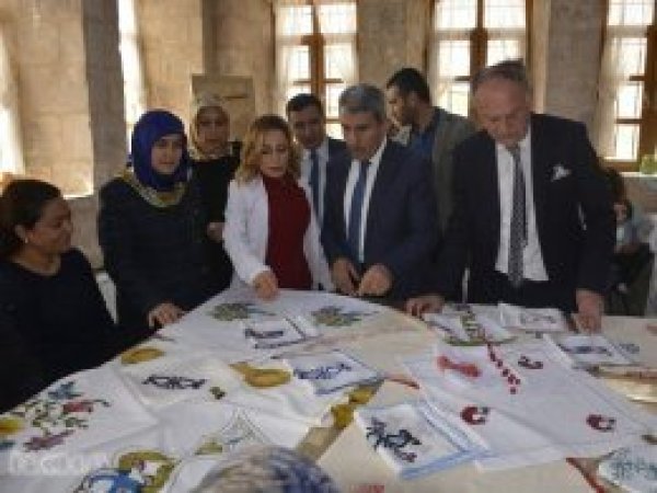 Hünerli ellerden sanat sergisi