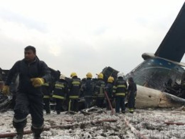Nepal'de 70'den fazla yolculu Bangladeş uçağı düştü