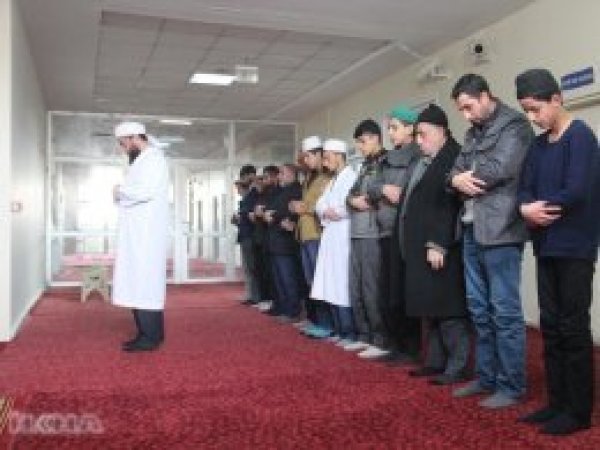 Savaştan kaçarak yerleştiği Van'da gönüllü ders veriyor