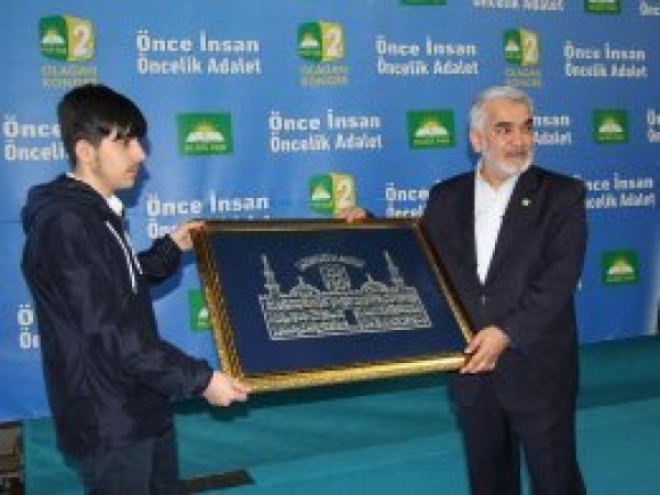 Yusufi Ekrem Kılavuz'dan Yapıcıoğlu'na anlamlı hediye