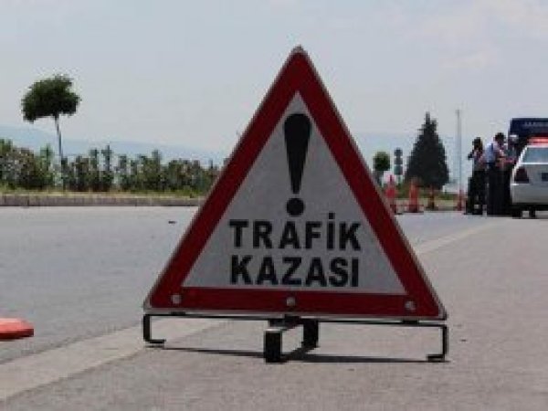 İşçileri taşıyan araç kaza yaptı: 5 yaralı