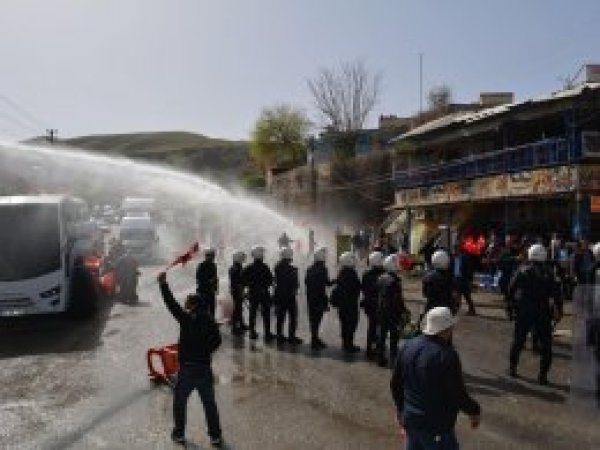 Hasankeyflilerin hak talebi eylemine polis müdahalesi