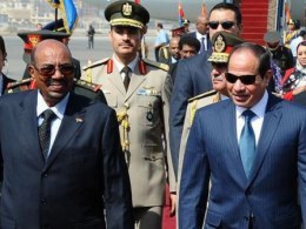 Ömer el Beşir ve Sisi görüşmesi
