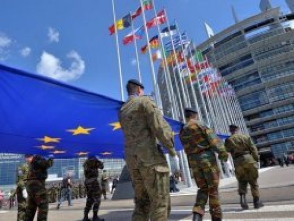 AB 'askeri Schengen bölgesi' kurmak istiyor 