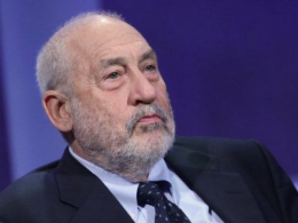Stiglitz: Trump'ı en hassas noktasından vurun