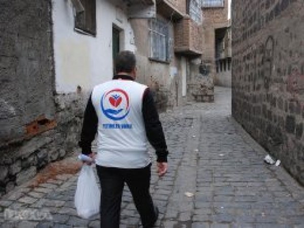 Yetimler Vakfı yardımlarını sürdürüyor