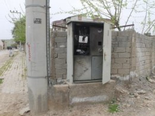 Kapakları açık trafolar tehlike saçıyor