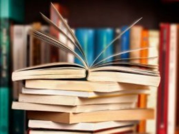 Bir tweet ile yurt dışından gelen kitaplara vergiyi kaldırttı