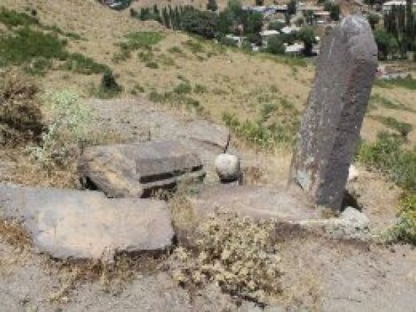 Tarihe ışık tutacak yeni mezarlar bulundu