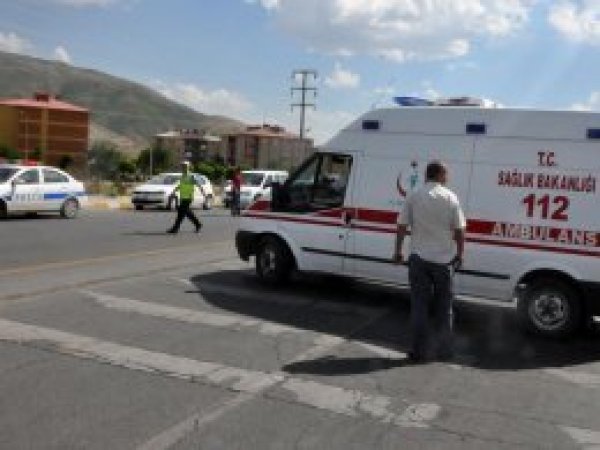 Bitlis’te trafik kazası: 2 ölü 3 yaralı