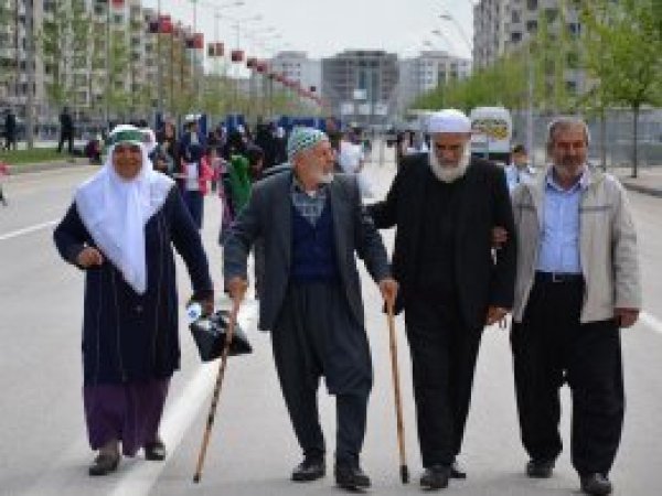 Peygamber sevdalısı halk Mewlid alanına akın akın geliyor