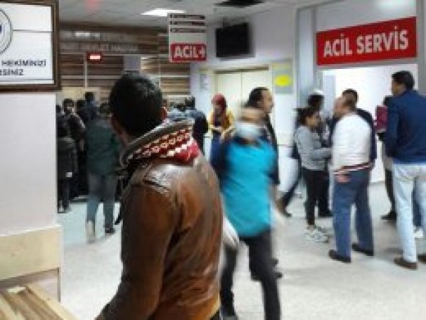 40 öğrenci yedikleri yemekten zehirlendi