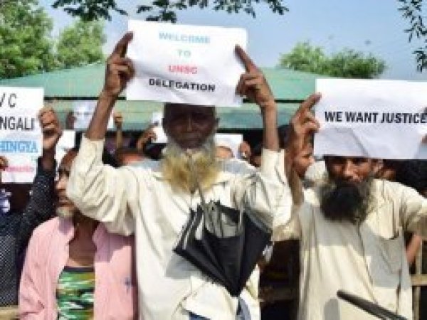 BM heyeti Bangladeş'teki Rohingya kamplarını ziyaret etti
