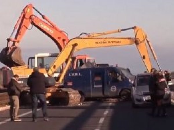 Zırhlı araca kepçeli soygun