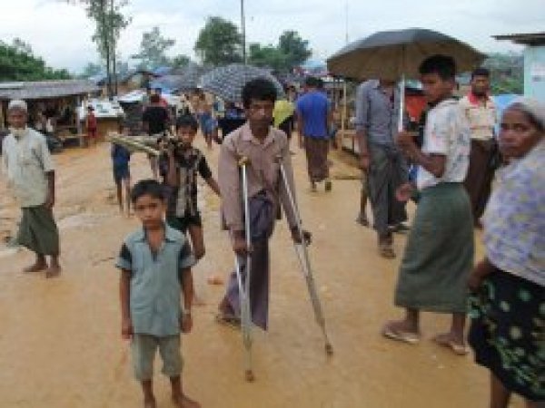 Japonya'dan Rohingya Müslümanlarına destek