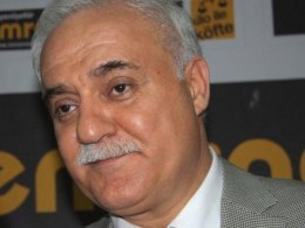  Nihat Hatipoğlu rektör olarak atandı 