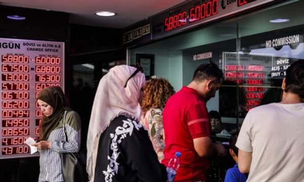 Döviz'e hücum hız kesmiyor