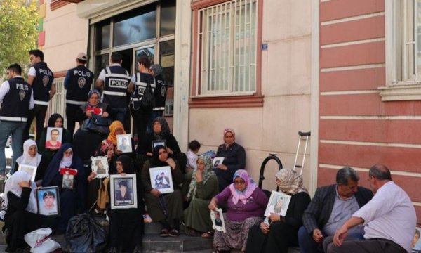 'HDP insanları kandırmayı bıraksın'