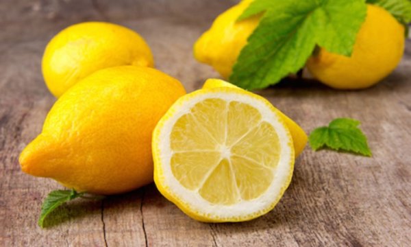 Aç karnına bir bardak limonlu su içmenin etkisi